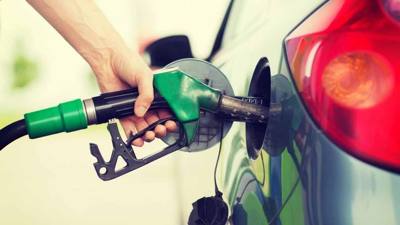 Petrol Fiyatları Çakıldı! Akaryakıt Fiyatları Nasıl Etkilenecek?